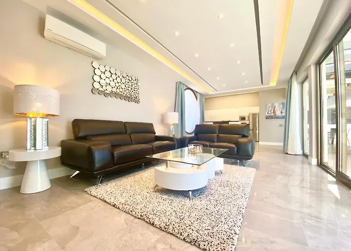 Luxury Olivia 3 Beds - 3 Baths *