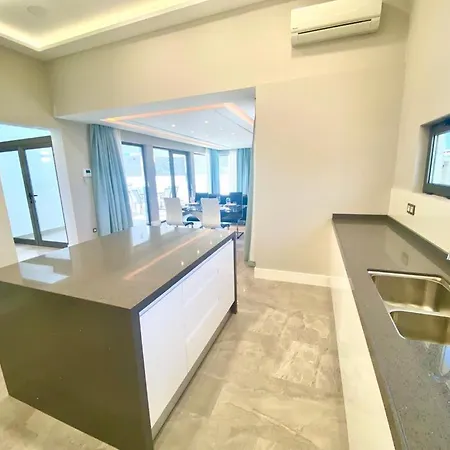 Luxury Olivia 3 Beds - 3 Baths *