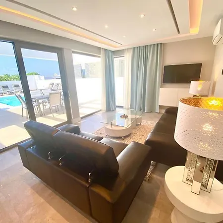 Vila Luxury Olivia 3 Beds - 3 Baths *