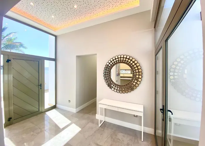 Luxury Olivia 3 Beds - 3 Baths Villa *