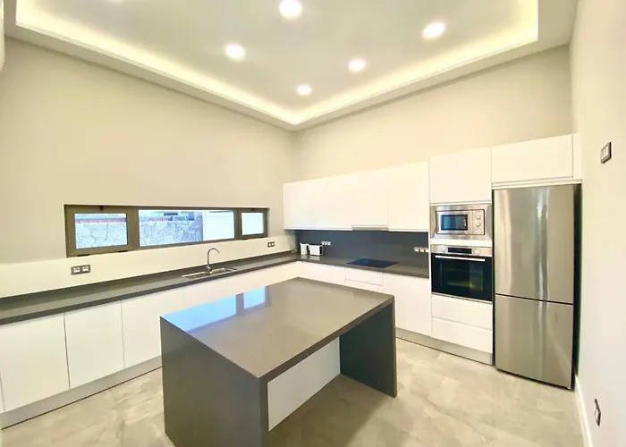 Luxury Olivia 3 Beds - 3 Baths Villa *