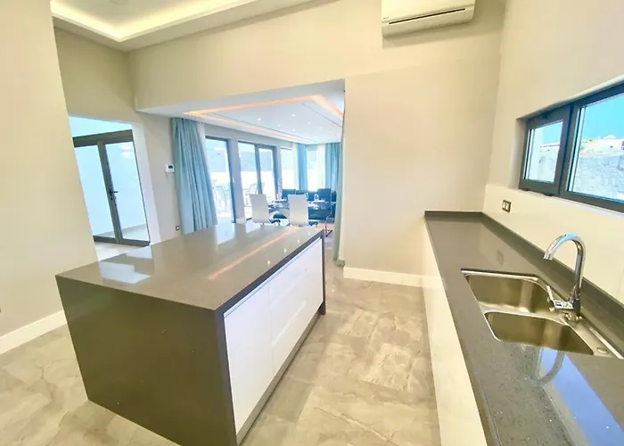 Luxury Olivia 3 Beds - 3 Baths *